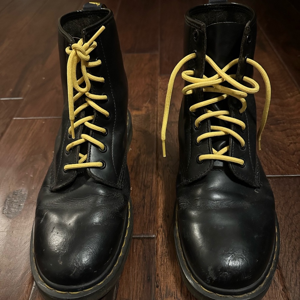 Dr. Martens Classic 1460 Black Leather Boots Yellow Laces - Picture 8 of 9